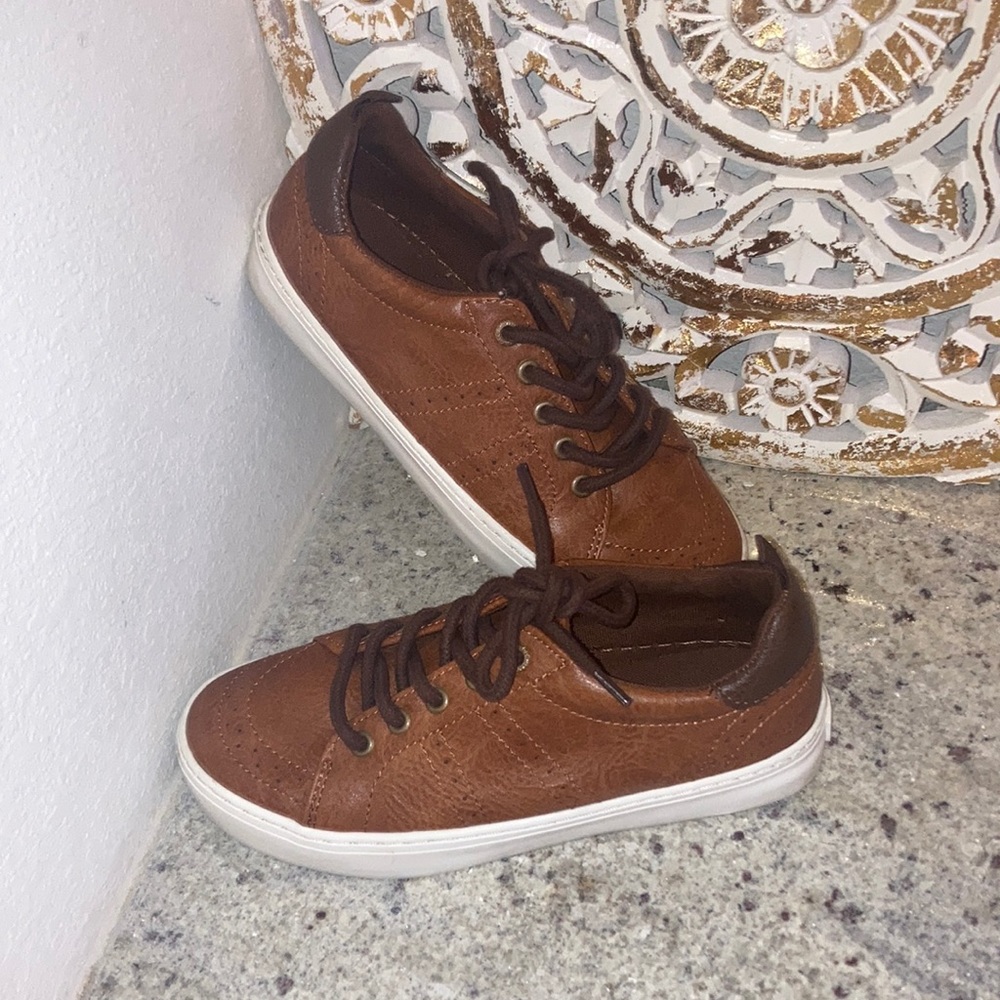 Old Navy Boys Size Two Oxford Shoes